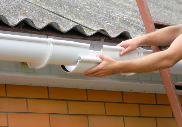 Cost of Gutter Hanging in Camas
